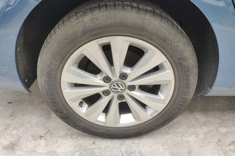 Used Volkswagen Golf 2015 1.4TSI Comfort Travel Edition Right Rear Wheel Hub