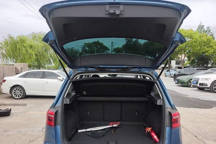 Used Volkswagen Golf 2015 1.4TSI Sportsvan Trunk
