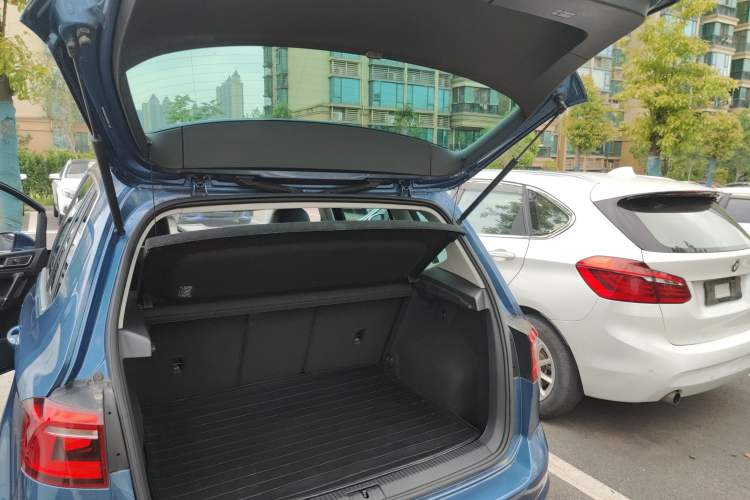 Used Volkswagen Golf 2015 1.4TSI Sportsvan Trunk