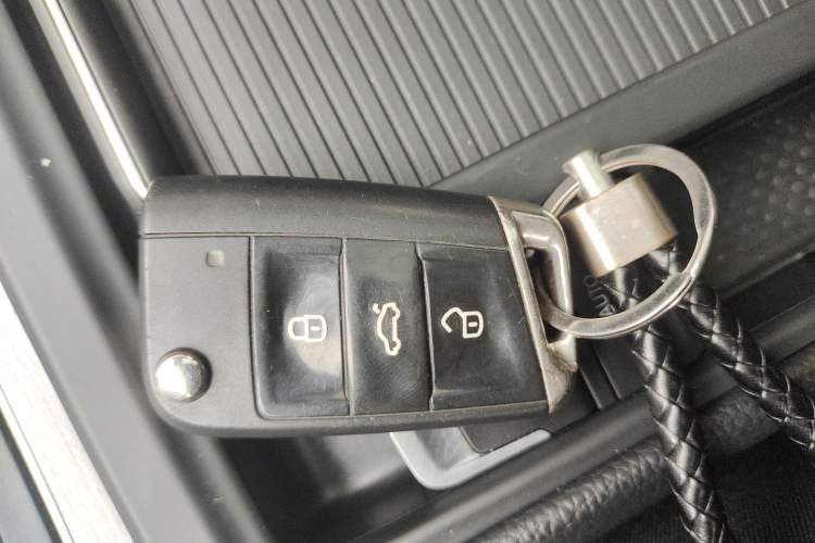 Used Volkswagen Golf 2015 1.4TSI Comfort Travel Edition Vehicle Key