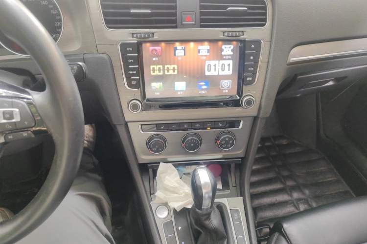 Used Volkswagen Golf 2015 1.4TSI Automatic Luxury Model Audio And AC Panel