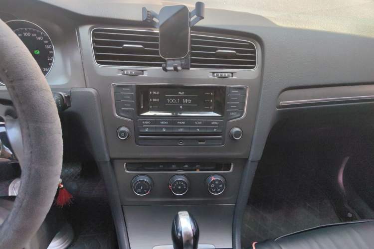Used Volkswagen Golf 2015 1.4TSI Automatic Comfort Model Audio And AC Panel