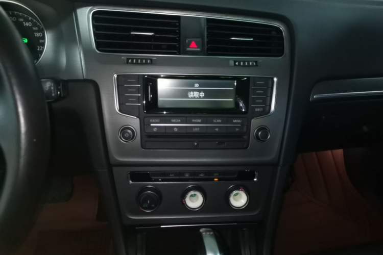 Used Volkswagen Golf 2015 1.4TSI Automatic Comfort Model Audio And AC Panel