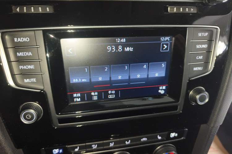 Used Volkswagen Golf 2015 1.4TSI Automatic Flagship Model Audio And AC Panel