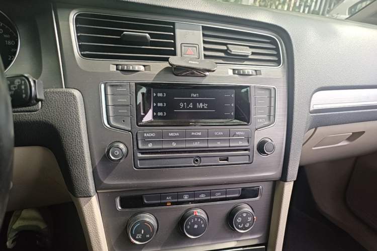 Used Volkswagen Golf 2015 1.6L Automatic Comfort Model Audio And AC Panel