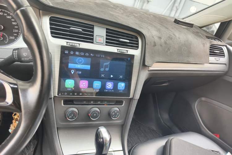 Used Volkswagen Golf 2015 1.6L Automatic Comfort Model Audio And AC Panel