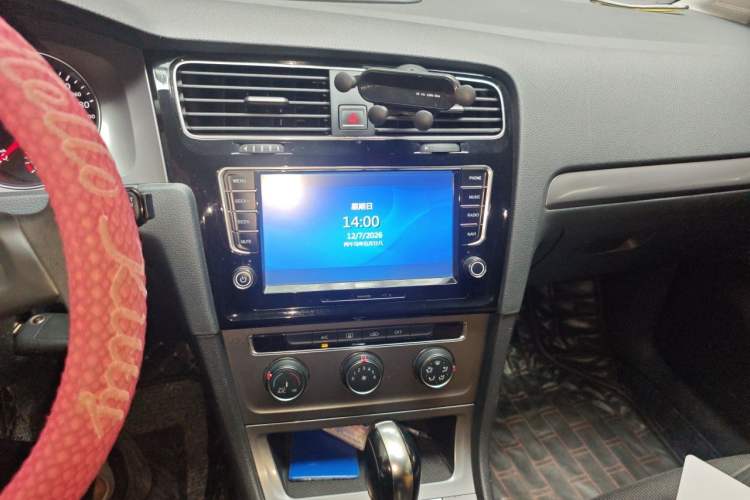 Used Volkswagen Golf 2015 1.6L Automatic Fashion Model Audio And AC Panel