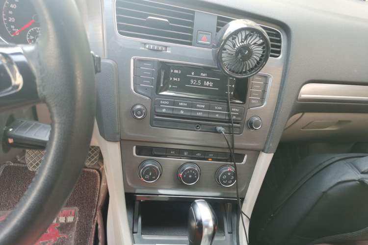 Used Volkswagen Golf 2015 1.6L Automatic Comfort Model Audio And AC Panel