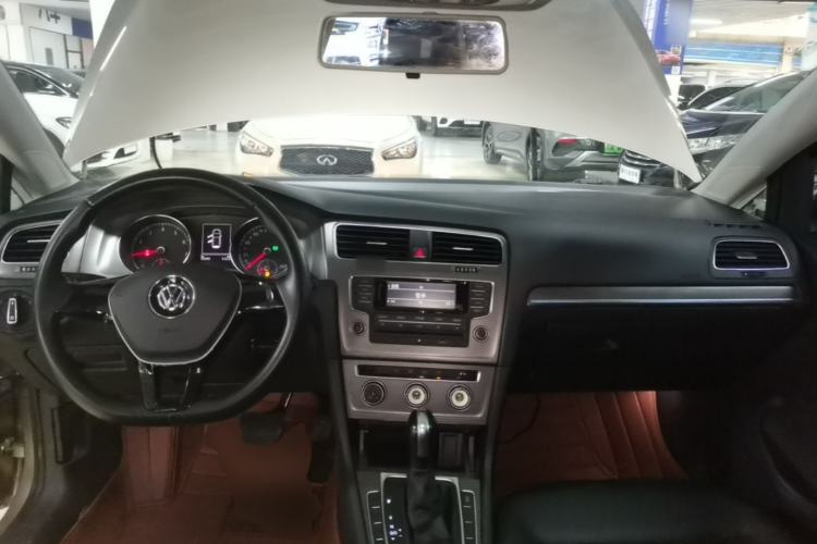 Used Volkswagen Golf 2015 1.4TSI Automatic Comfort Model Center Console
