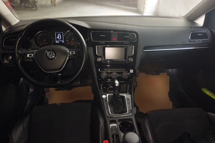 Used Volkswagen Golf 2015 1.4TSI Automatic Flagship Model Center Console