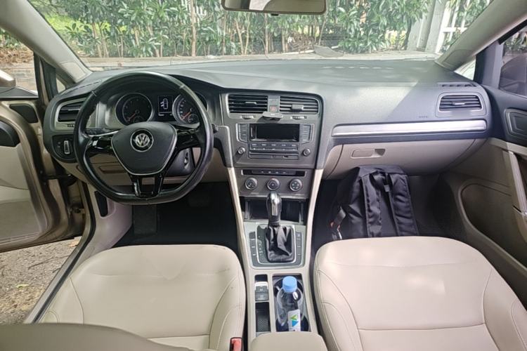 Used Volkswagen Golf 2015 1.6L Automatic Comfort Model Center Console