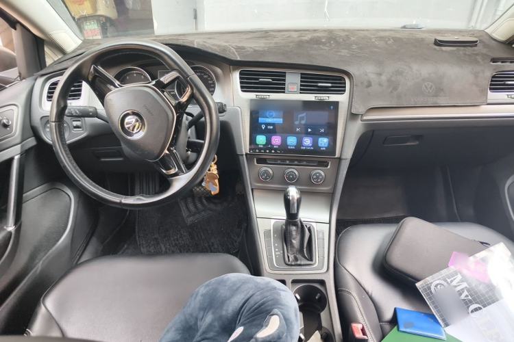 Used Volkswagen Golf 2015 1.6L Automatic Comfort Model Center Console