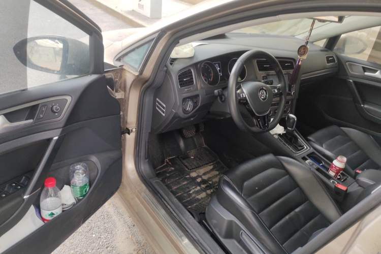 Used Volkswagen Golf 2015 1.4TSI Automatic Luxury Model Driver Seat