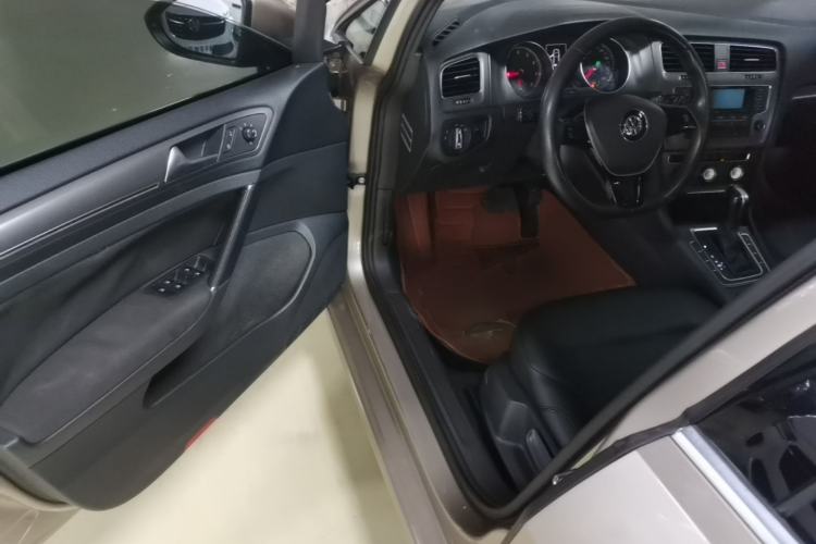 Used Volkswagen Golf 2015 1.4TSI Automatic Comfort Model Driver Seat