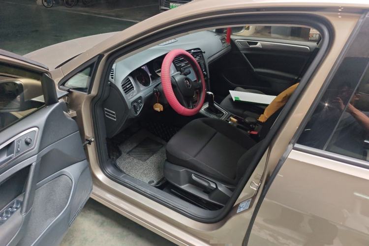 Used Volkswagen Golf 2015 1.6L Automatic Fashion Model Driver Seat