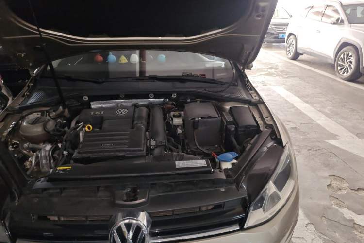 Used Volkswagen Golf 2015 1.4TSI Automatic Luxury Model Engine Bay Left