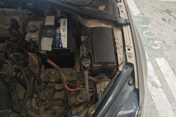 Used Volkswagen Golf 2015 1.6L Automatic Fashion Model Engine Bay Left