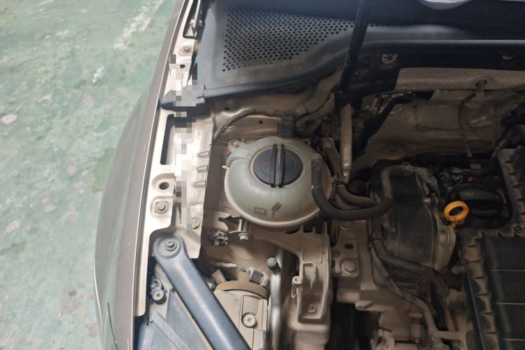 Used Volkswagen Golf 2015 1.6L Automatic Fashion Model Engine Bay Right