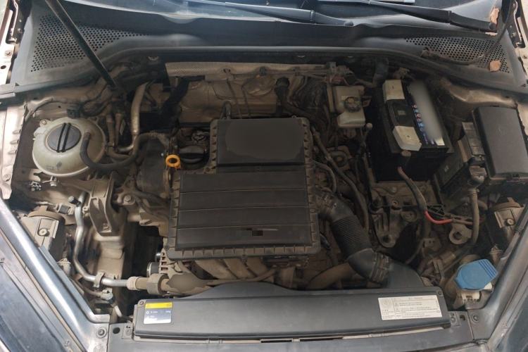 Used Volkswagen Golf 2015 1.6L Automatic Fashion Model Engine Bay