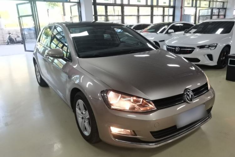 Used Volkswagen Golf 2015 1.4TSI Automatic Comfort Model Front Right 45 Deg