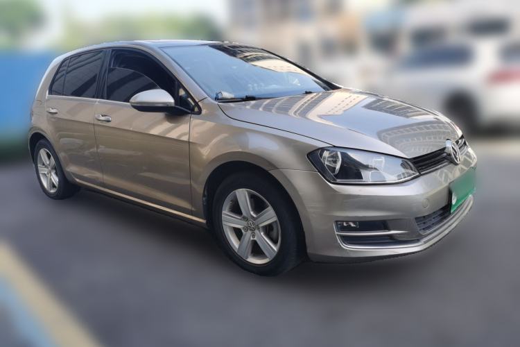 Used Volkswagen Golf 2015 1.6L Automatic Comfort Model Front Right 45 Deg