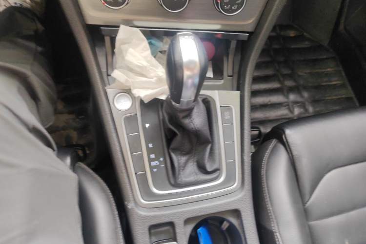 Used Volkswagen Golf 2015 1.4TSI Automatic Luxury Model Gear Lever