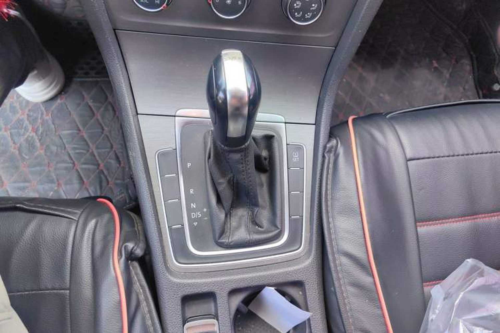 Used Volkswagen Golf 2015 1.4TSI Automatic Comfort Model Gear Lever