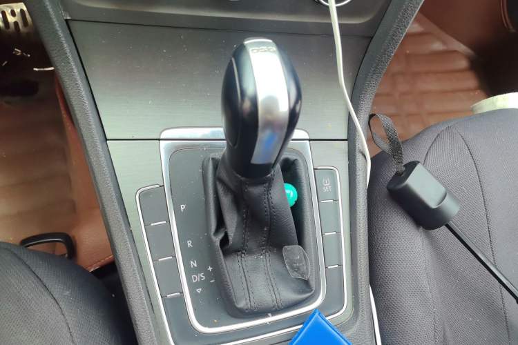 Used Volkswagen Golf 2015 1.4TSI Automatic Comfort Model Gear Lever