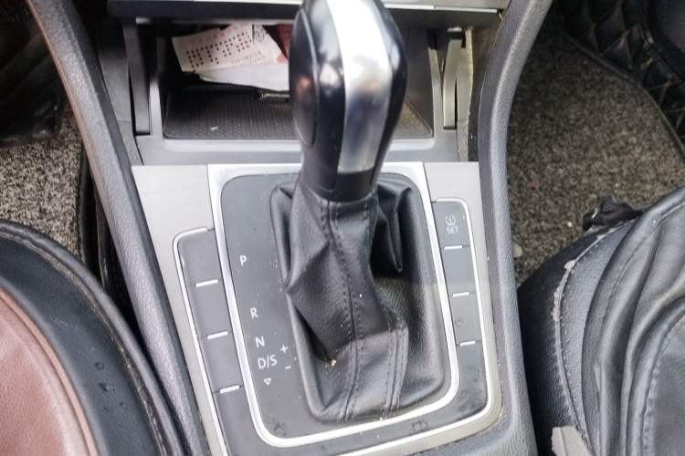 Used Volkswagen Golf 2015 1.6L Automatic Comfort Model Gear Lever