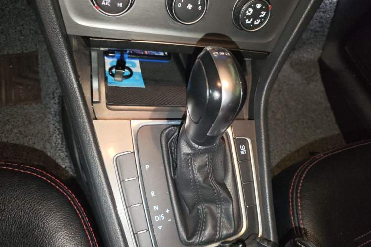 Used Volkswagen Golf 2015 1.4TSI Automatic Comfort Model Gear Lever