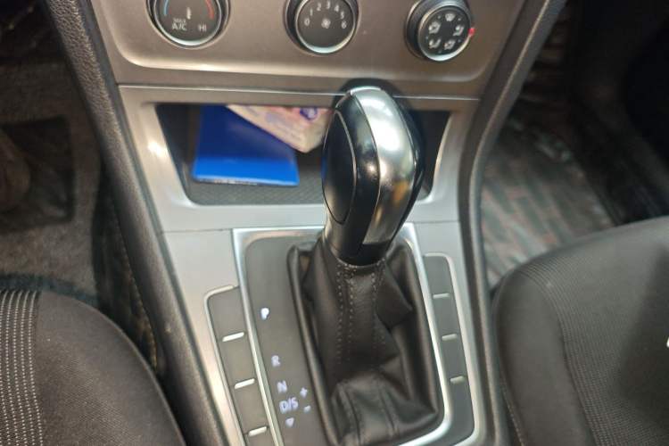 Used Volkswagen Golf 2015 1.6L Automatic Fashion Model Gear Lever