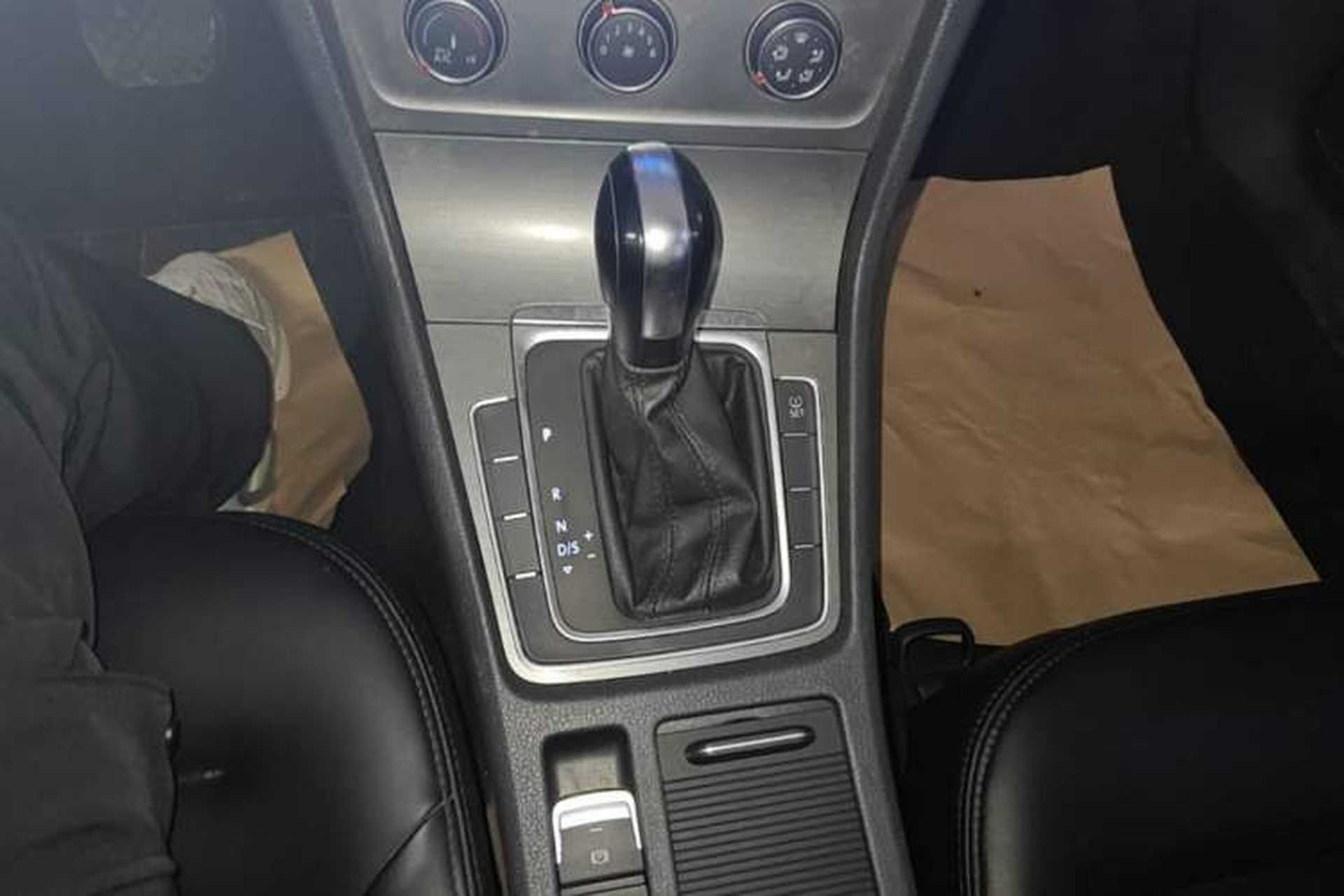 Used Volkswagen Golf 2015 1.6L Automatic Comfort Model Gear Lever