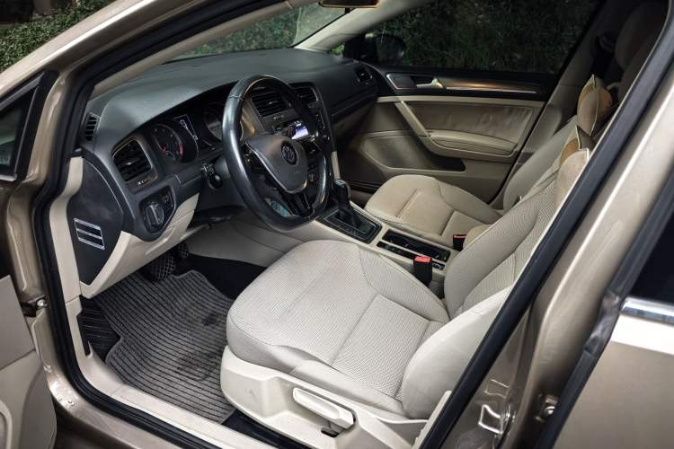 Used Volkswagen Golf 2015 1.6L Automatic Comfort Model Interior 2