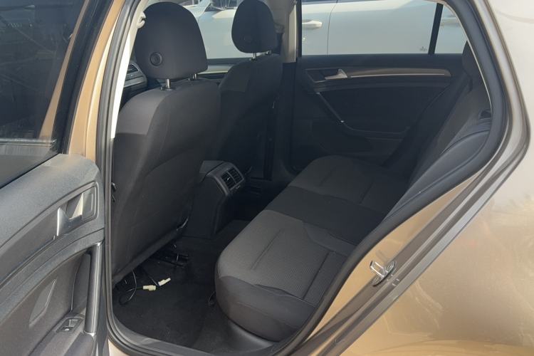 Used Volkswagen Golf 2015 1.4TSI Automatic Comfort Model Interior 4