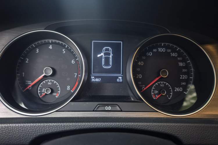 Used Volkswagen Golf 2015 1.6L Automatic Comfort Model Odometer Close Up