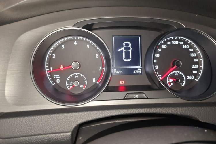 Used Volkswagen Golf 2015 1.4TSI Automatic Luxury Model Odometer Close Up