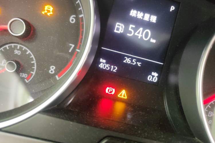 Used Volkswagen Golf 2015 1.4TSI Automatic Luxury Model Odometer Close Up