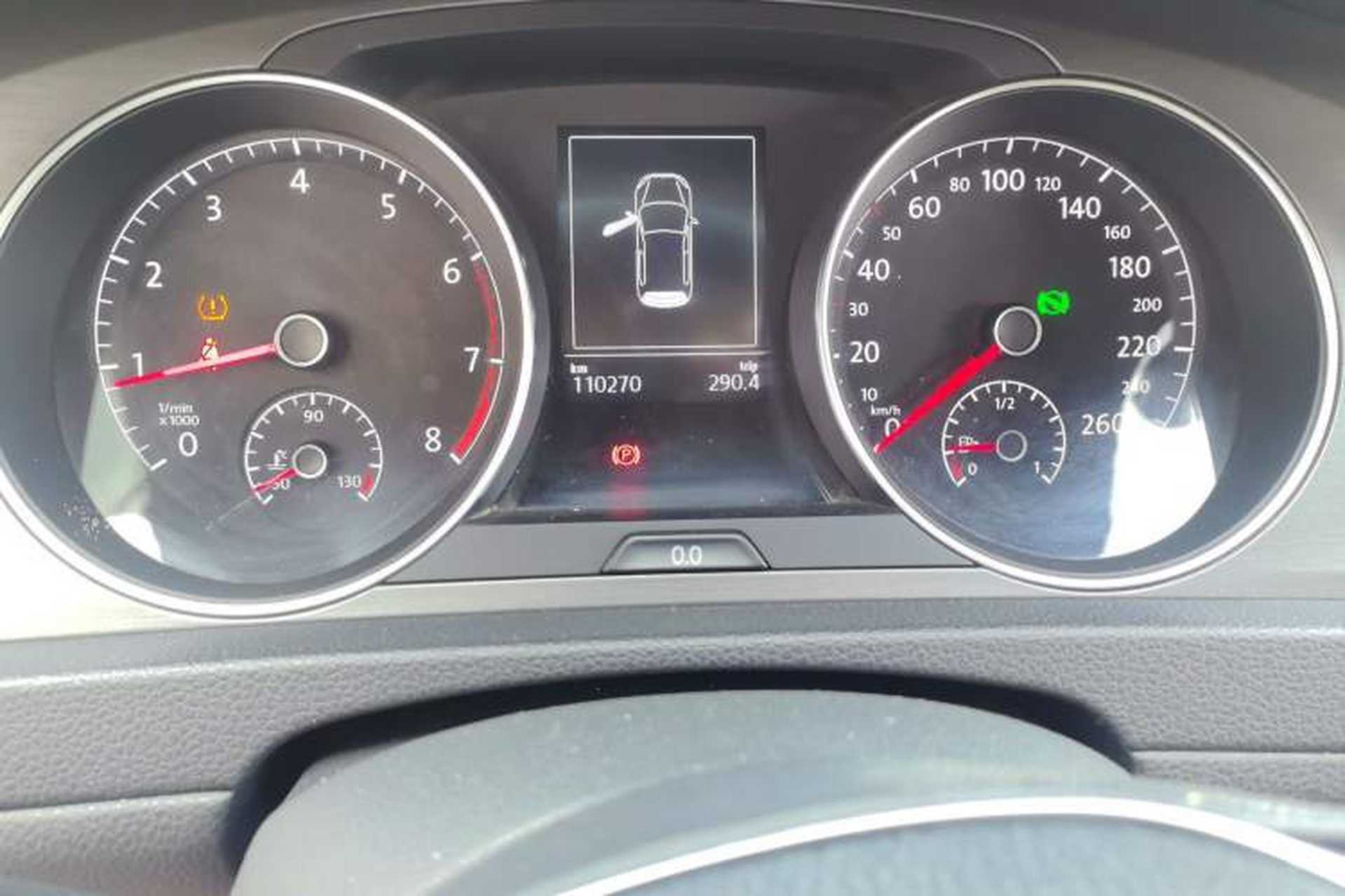 Used Volkswagen Golf 2015 1.4TSI Automatic Comfort Model Odometer Close Up