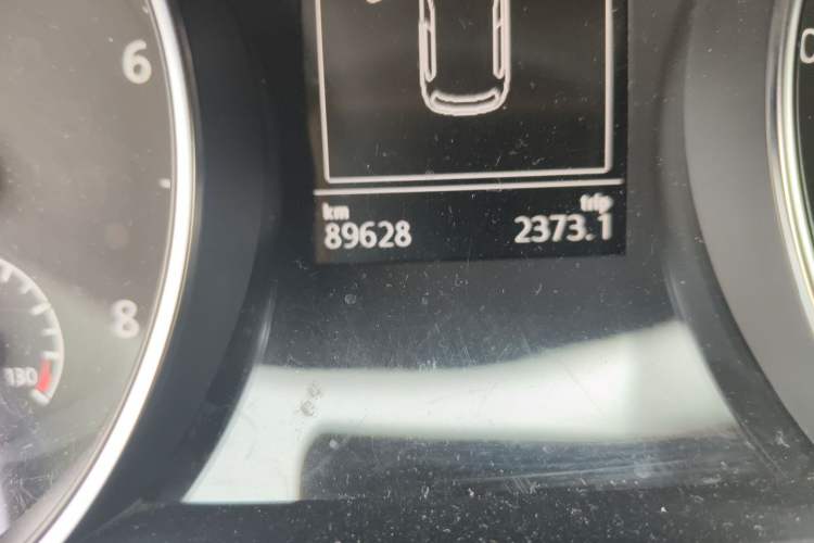 Used Volkswagen Golf 2015 1.6L Automatic Comfort Model Odometer Close Up