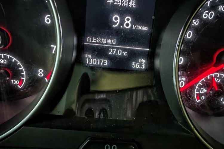 Used Volkswagen Golf 2015 1.4TSI Automatic Comfort Model Odometer Close Up