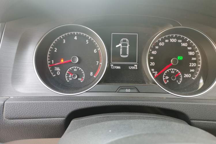 Used Volkswagen Golf 2015 1.6L Automatic Comfort Model Odometer Close Up