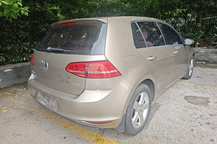 Used Volkswagen Golf 2015 1.6L Automatic Comfort Model Rear Right 45 Deg