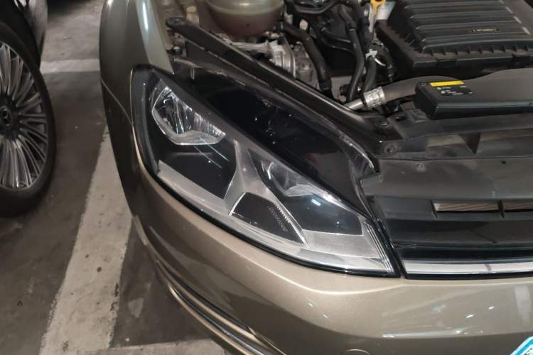 Used Volkswagen Golf 2015 1.4TSI Automatic Luxury Model Right Front Headlight