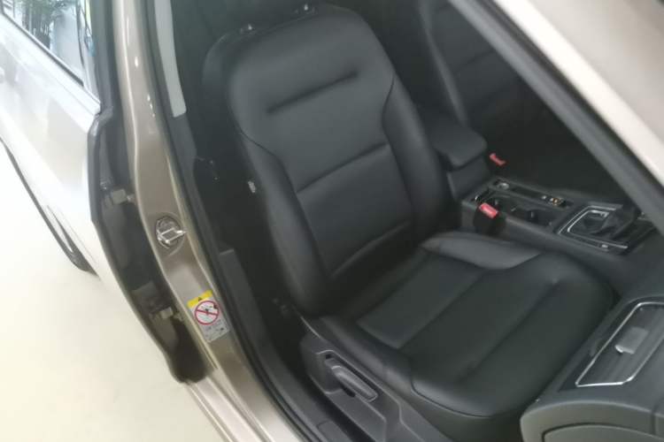 Used Volkswagen Golf 2015 1.4TSI Automatic Comfort Model Right Front Seat