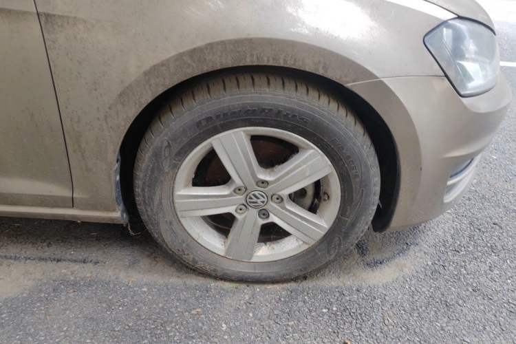 Used Volkswagen Golf 2015 1.4TSI Automatic Luxury Model Right Front Wheel Hub