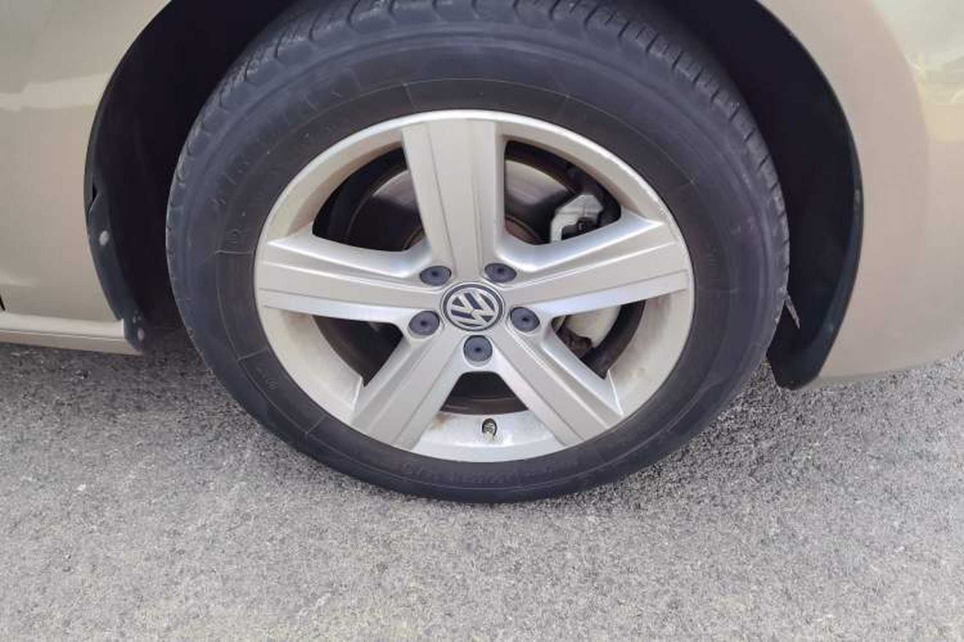 Used Volkswagen Golf 2015 1.4TSI Automatic Comfort Model Right Front Wheel Hub