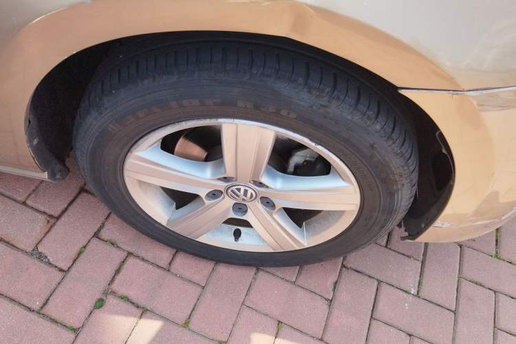 Used Volkswagen Golf 2015 1.6L Automatic Comfort Model Right Front Wheel Hub