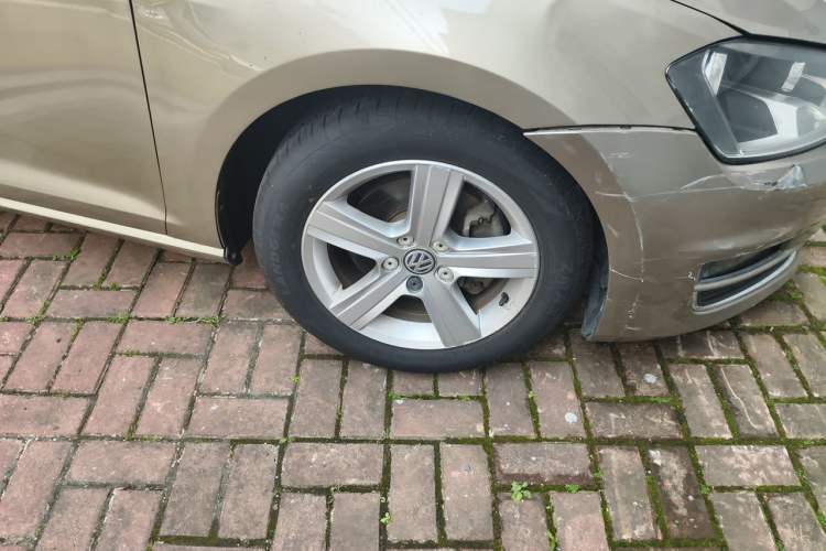 Used Volkswagen Golf 2015 1.6L Automatic Comfort Model Right Front Wheel Hub