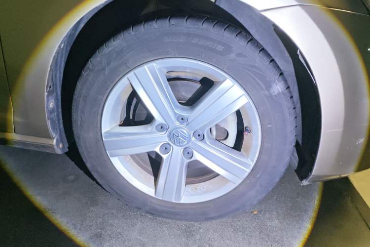 Used Volkswagen Golf 2015 1.4TSI Automatic Comfort Model Right Front Wheel Hub