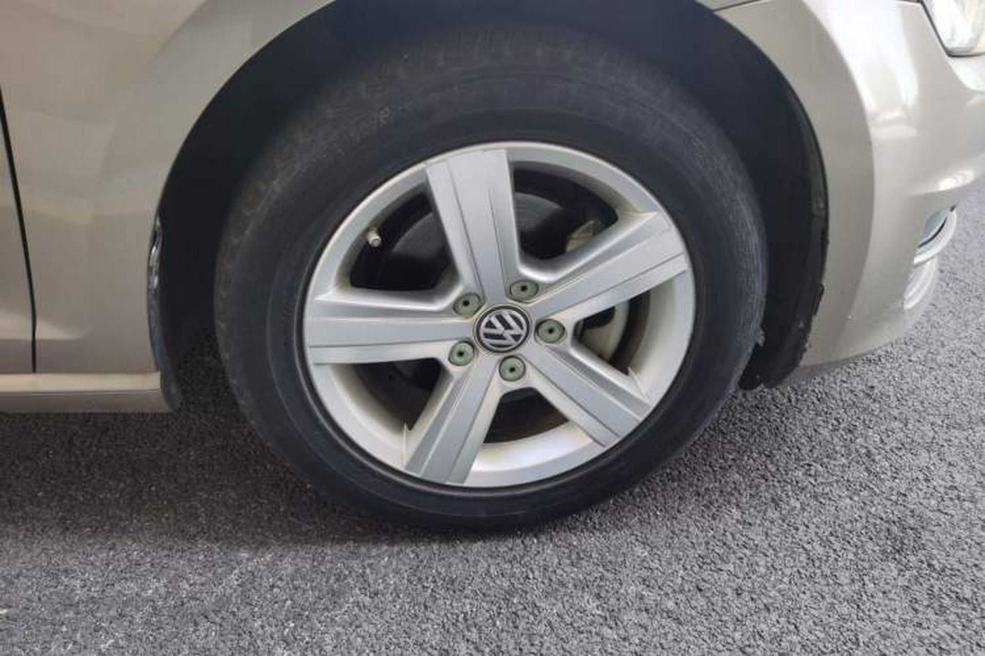 Used Volkswagen Golf 2015 1.6L Automatic Comfort Model Right Front Wheel Hub